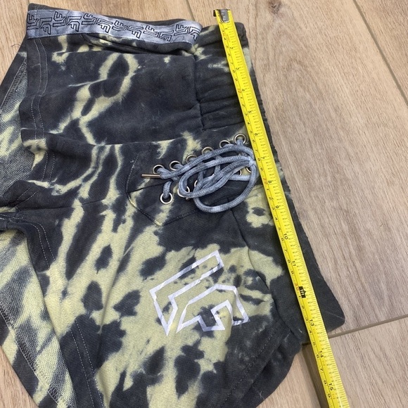 LF |‎ Tracker | Lace Up Gym Sweat Shorts - Picture 12 of 15